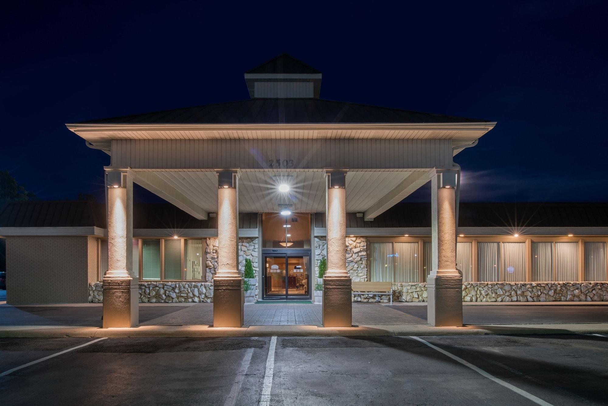 Ramada By Wyndham Midtown Grand Island Hotel Exterior foto