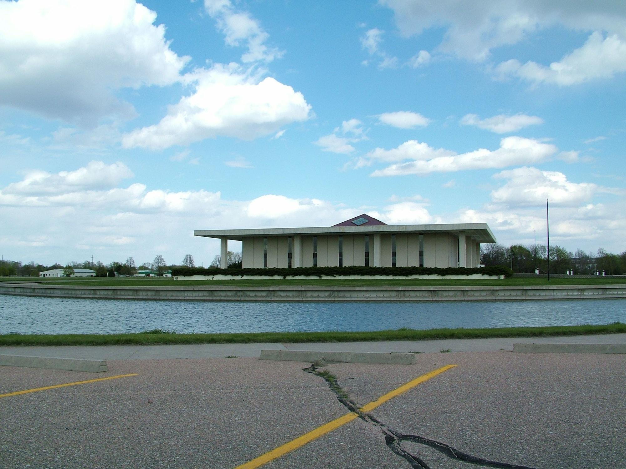 Ramada By Wyndham Midtown Grand Island Hotel Exterior foto