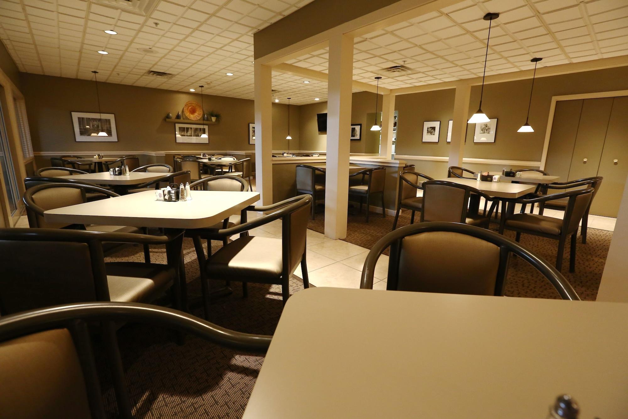 Ramada By Wyndham Midtown Grand Island Hotel Exterior foto