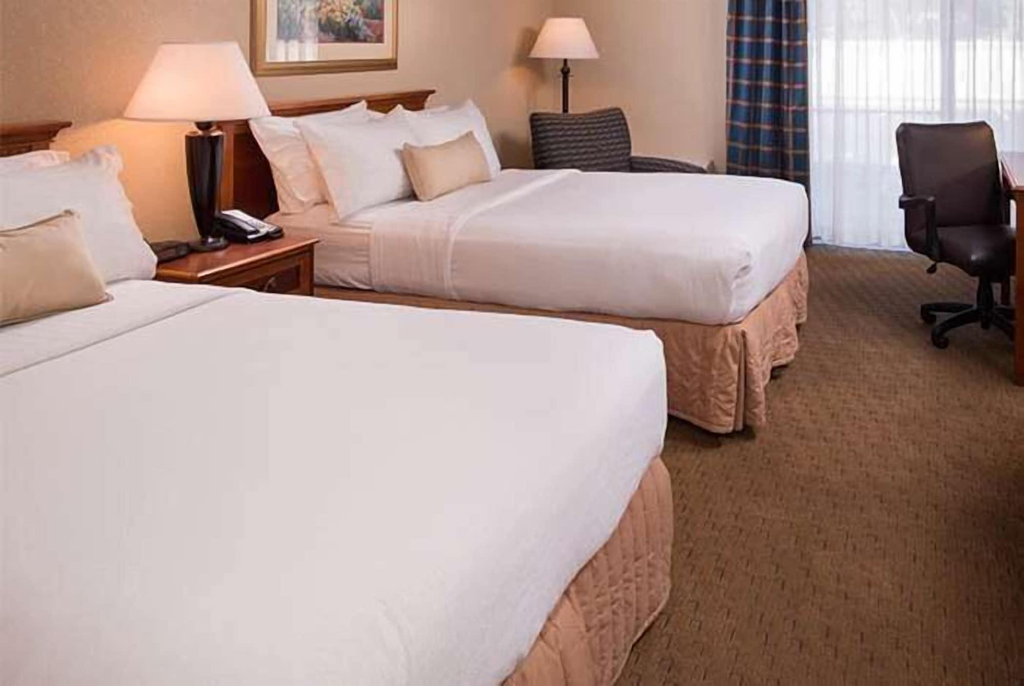 Ramada By Wyndham Midtown Grand Island Hotel Exterior foto