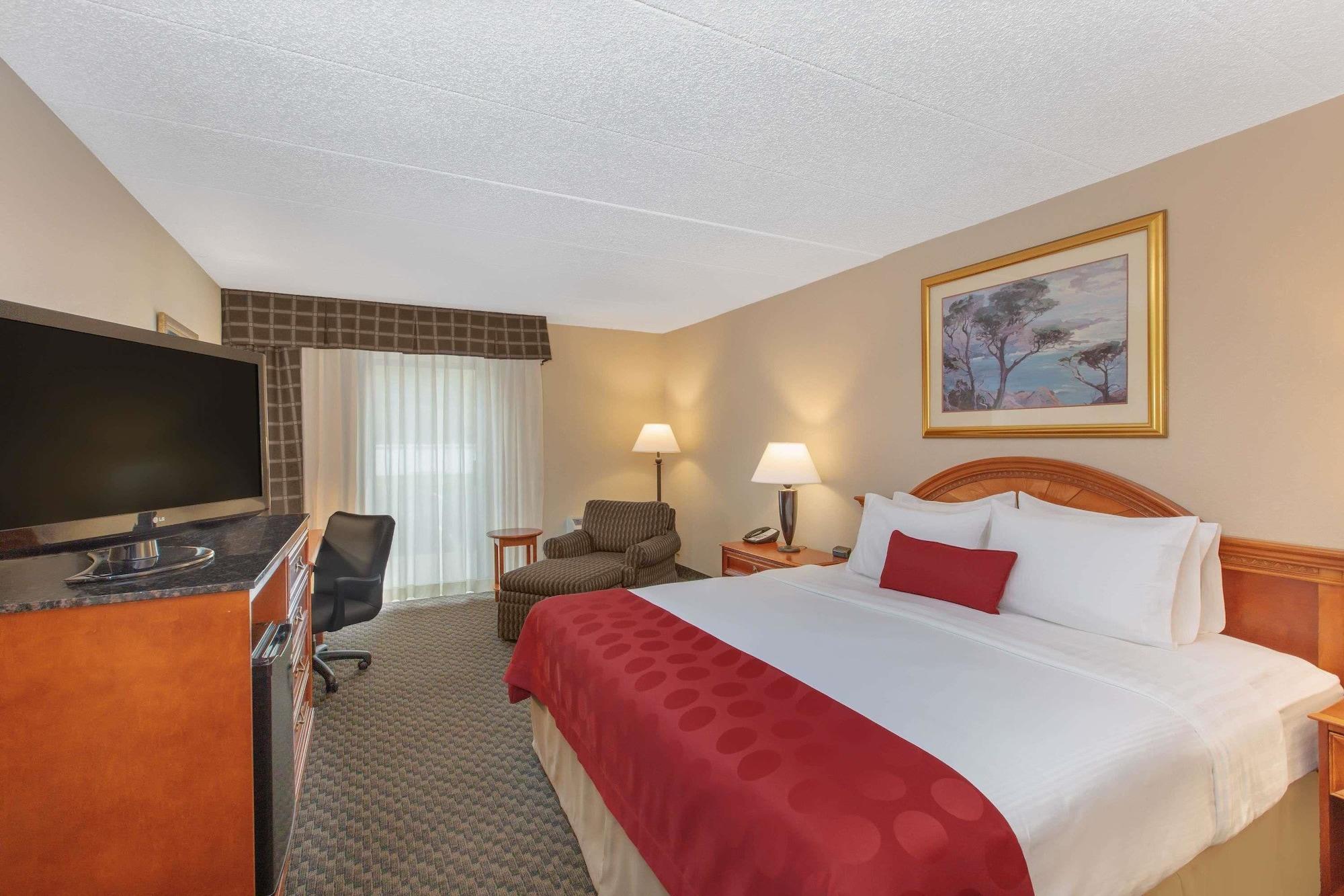 Ramada By Wyndham Midtown Grand Island Hotel Exterior foto