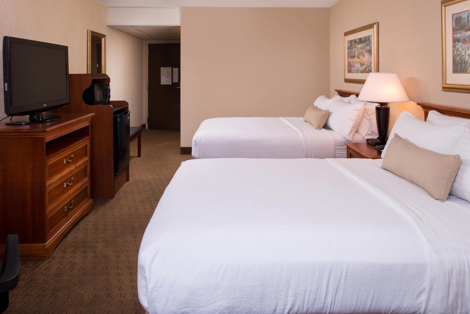 Ramada By Wyndham Midtown Grand Island Hotel Exterior foto