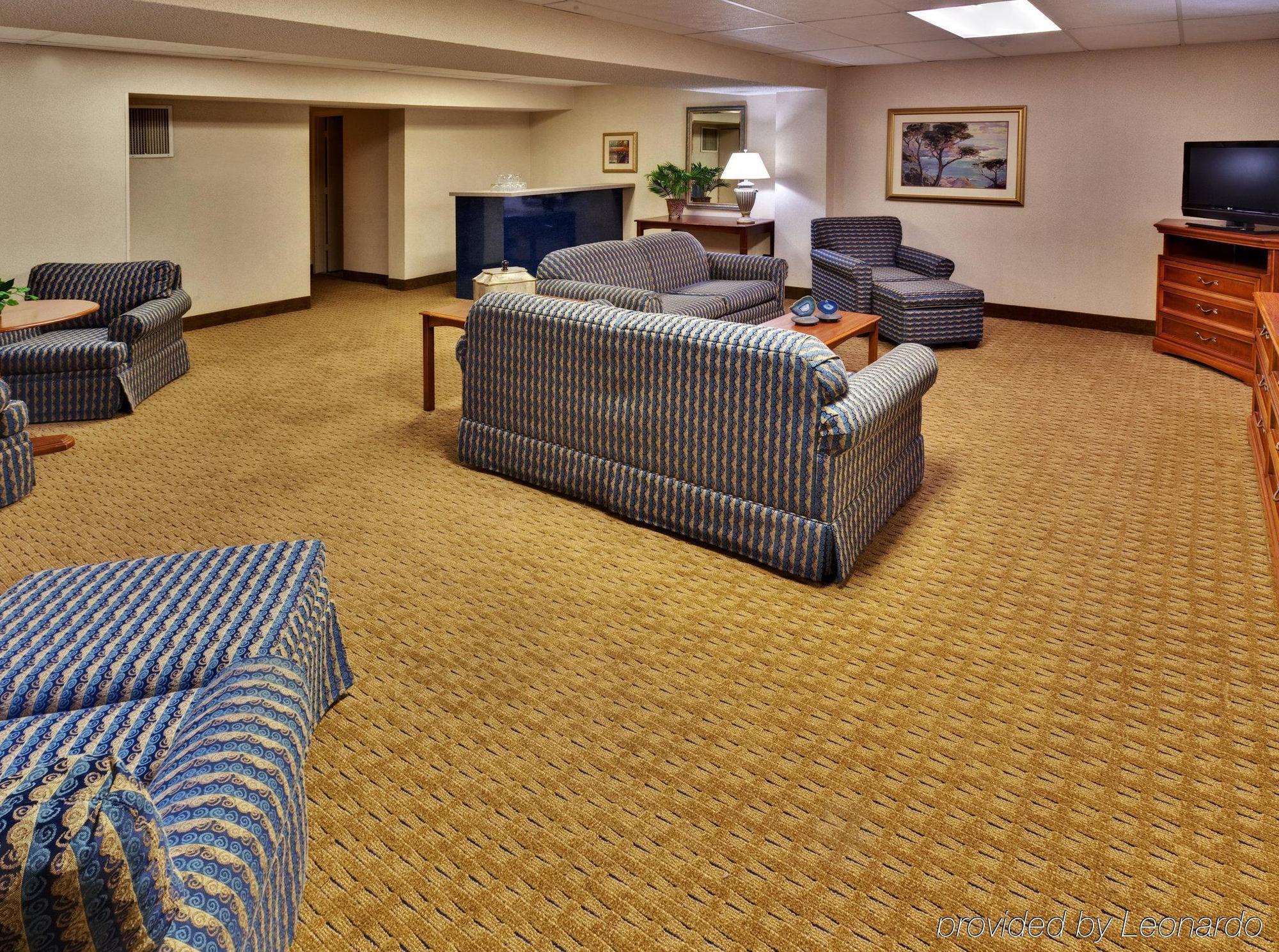 Ramada By Wyndham Midtown Grand Island Hotel Interior foto