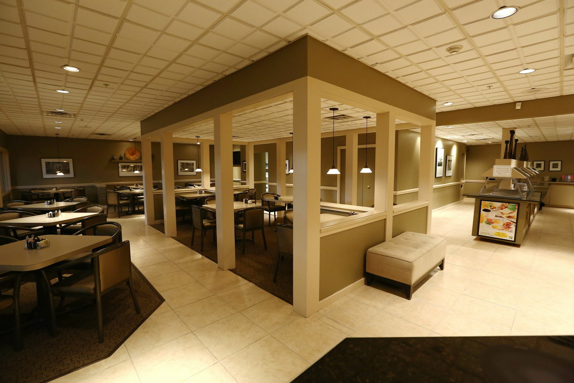 Ramada By Wyndham Midtown Grand Island Hotel Exterior foto