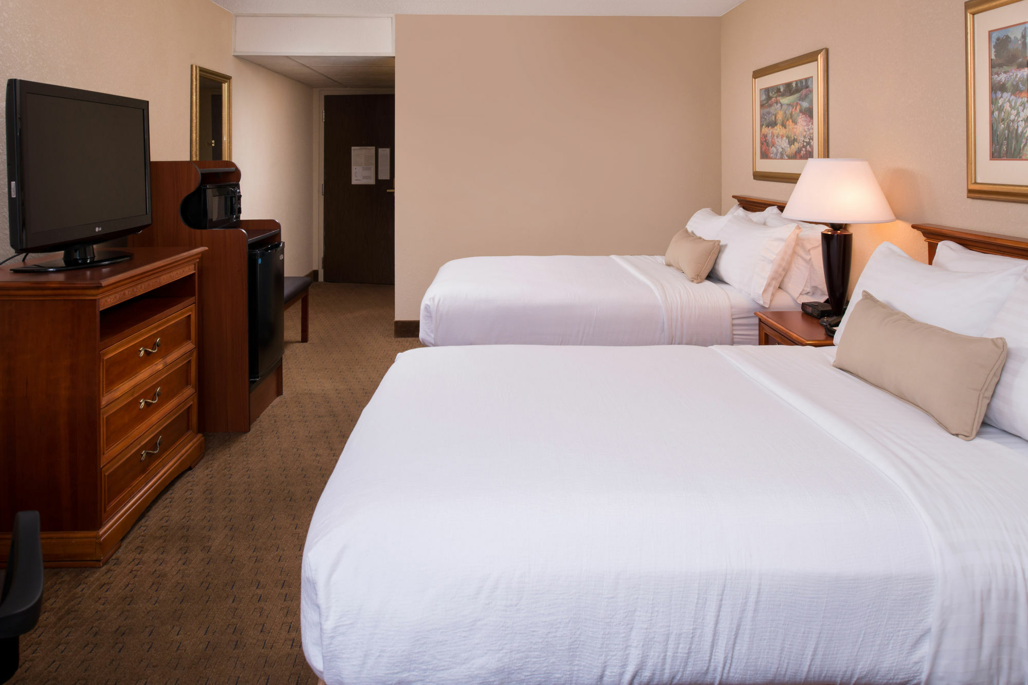 Ramada By Wyndham Midtown Grand Island Hotel Exterior foto