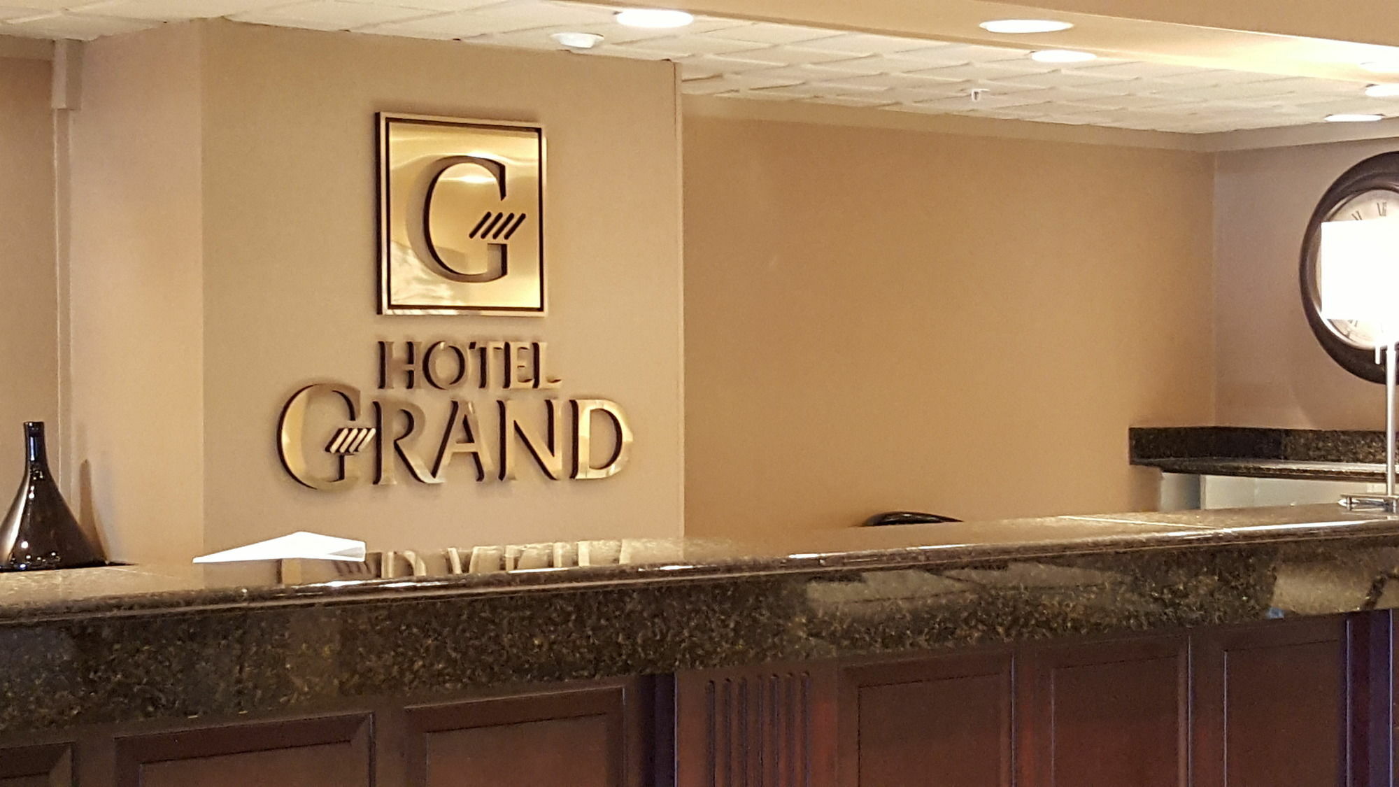 Ramada By Wyndham Midtown Grand Island Hotel Exterior foto
